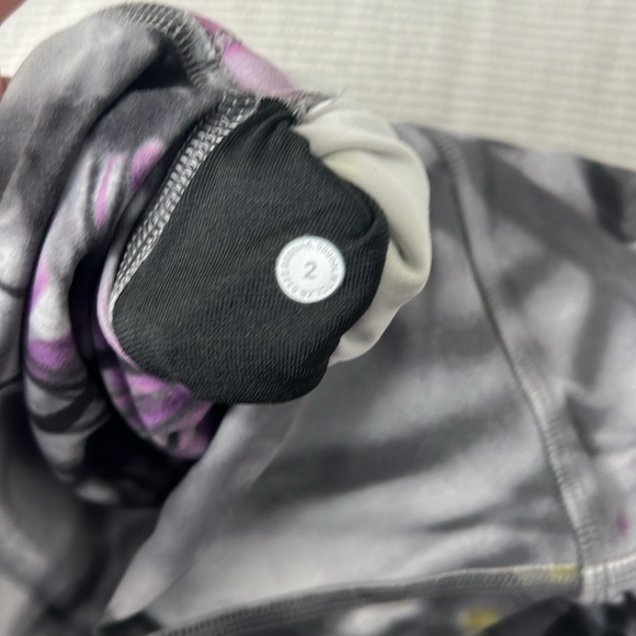 Lululemon unicorn tears align shorts. Worn once great condition - Picture 4 of 4